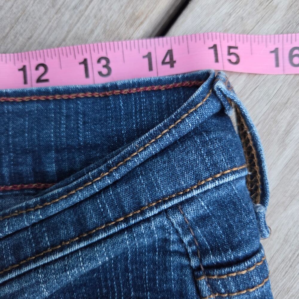 Levi's 548 Jeans Blue Perfectly Slimming Bermuda Medium Wash Womens 12 - Picture 10 of 10